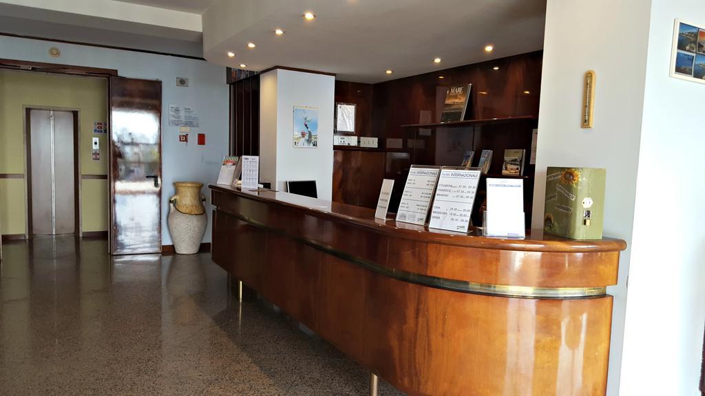 Hotel Internazionale Torri Del Benaco Dış mekan fotoğraf